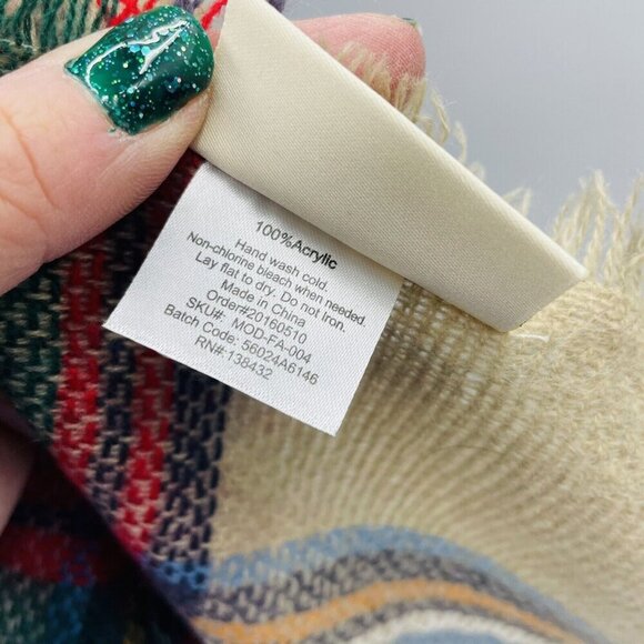 Modcloth Womens One Size Holiday Plaid Oversized Blanket Scarf Poncho in Red - Picture 6 of 6